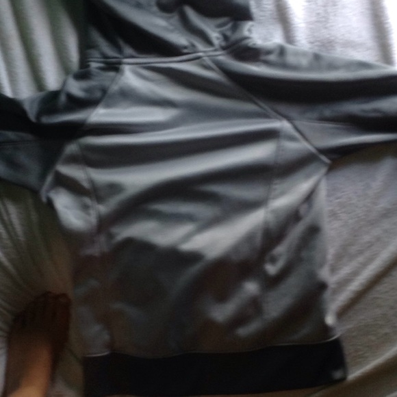 Nike thermal-fit sweatshirt. Only worn once! - Picture 3 of 3